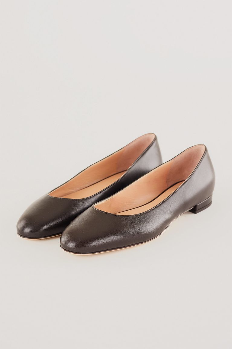 Low cut clearance flats