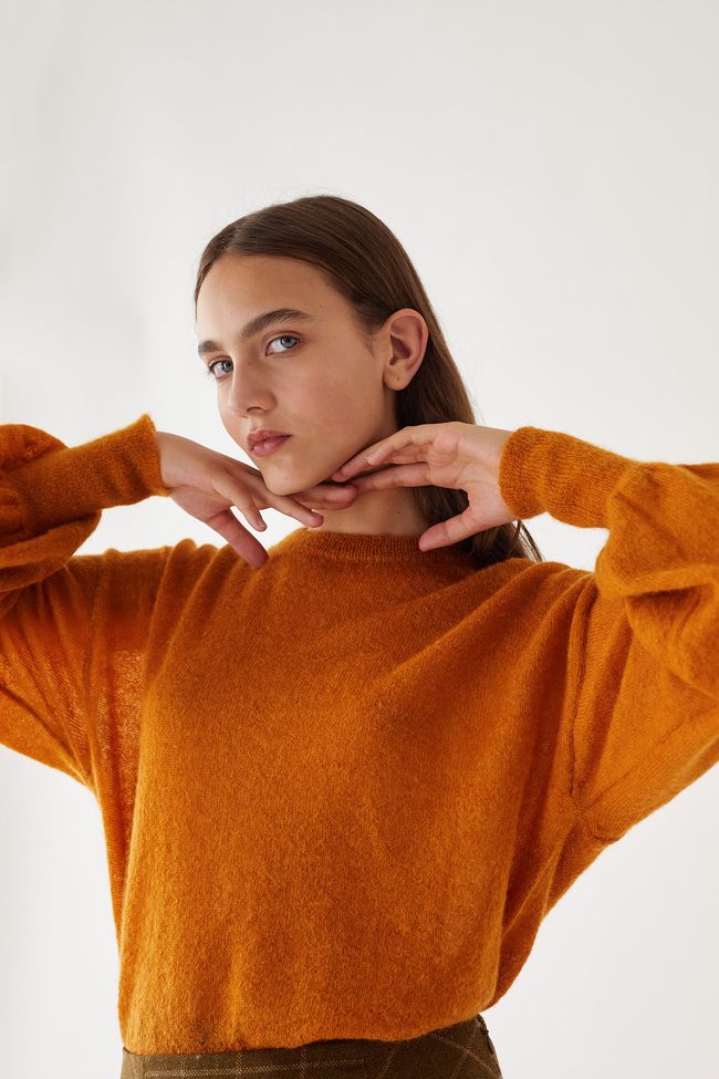 Crew-neck jumper with wide sleeves