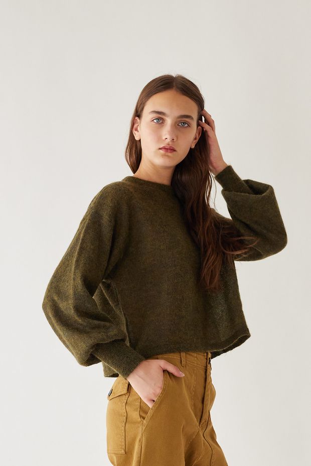 Crew-neck jumper with wide sleeves