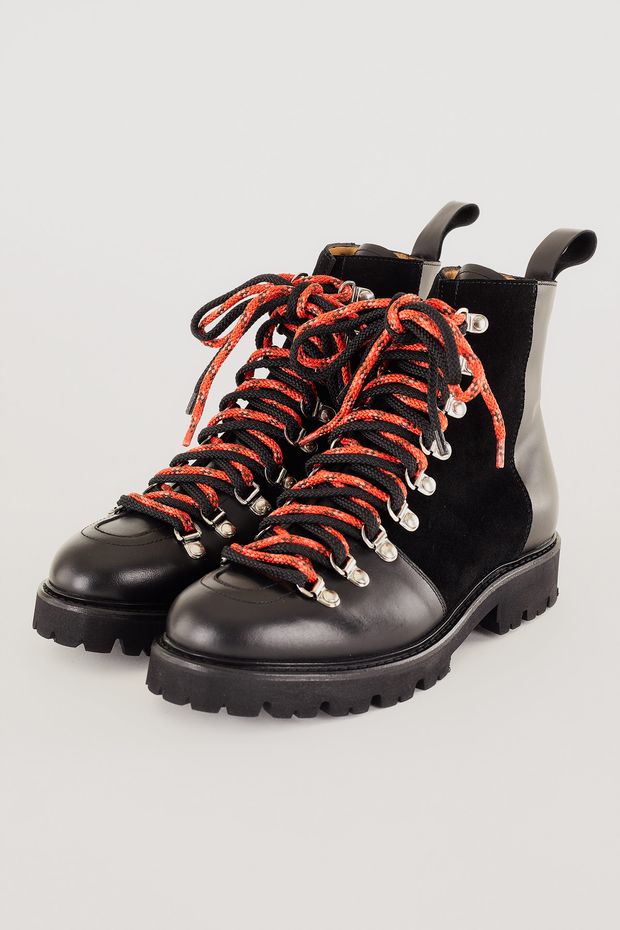 Pedula-style boots