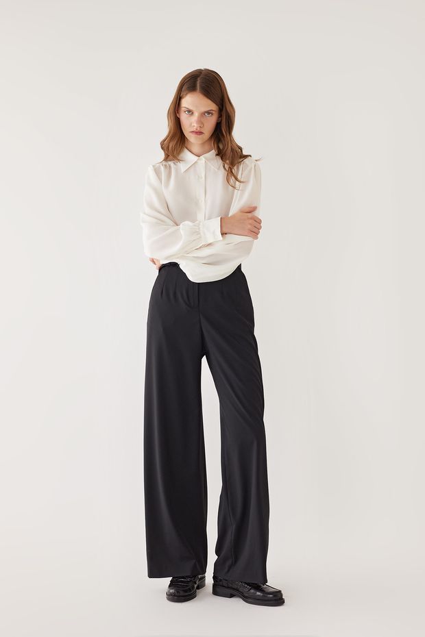 Fluid wool pants with matching belt