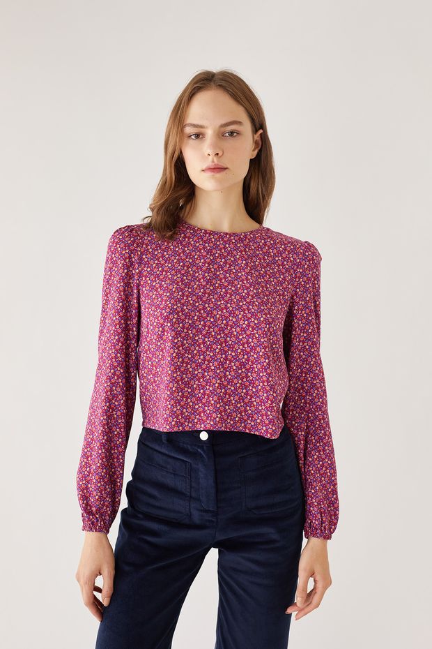 Boxy blouse with elastic cuffs