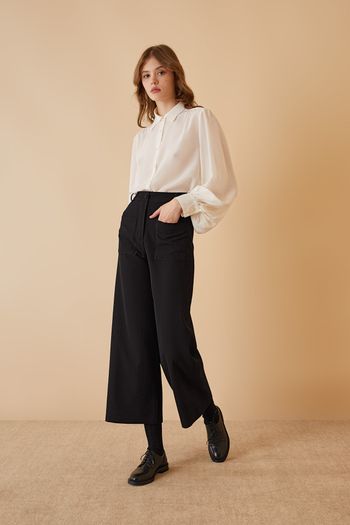 Wool trousers with pockets