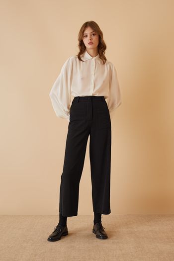 Wool trousers with pockets