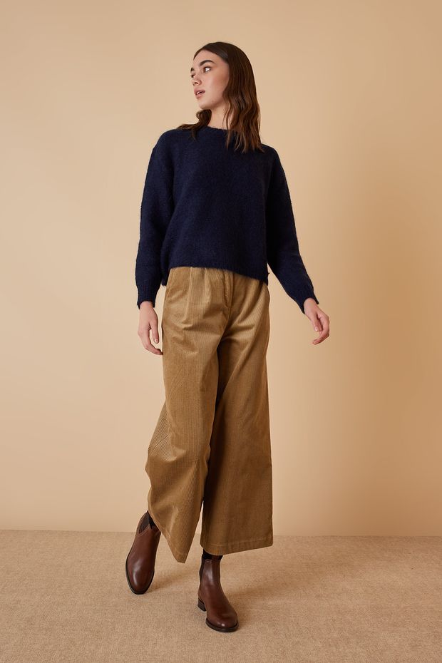 Pantaloni con pinces in velluto millerighe