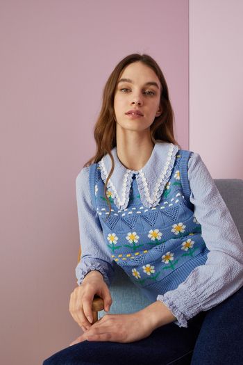 Daisies openwork knit vest
