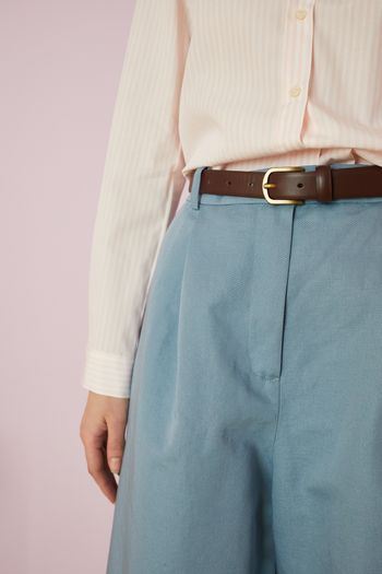 Thin rectangular buckle leather belt