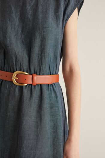Cintura con fibbia a mezzaluna