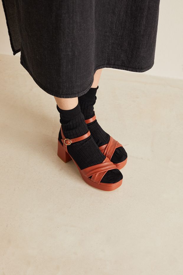 Sandals with platform heel