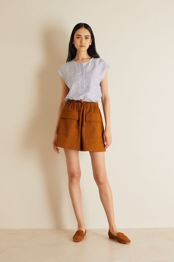 Wide-leg shorts with patch pockets