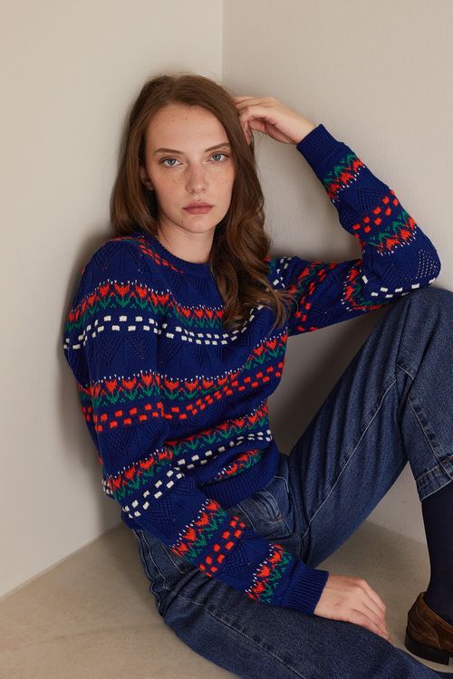Giroocollo traforato con tulipani jacquard