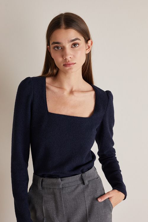 Top il lana con scollo quadrato