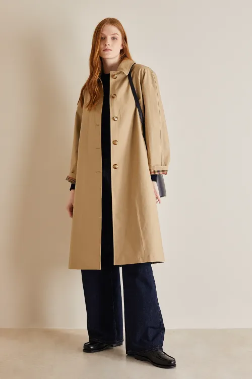Duster coat with checkered lining