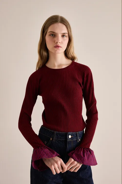 Ribbed crew neck with ruffles