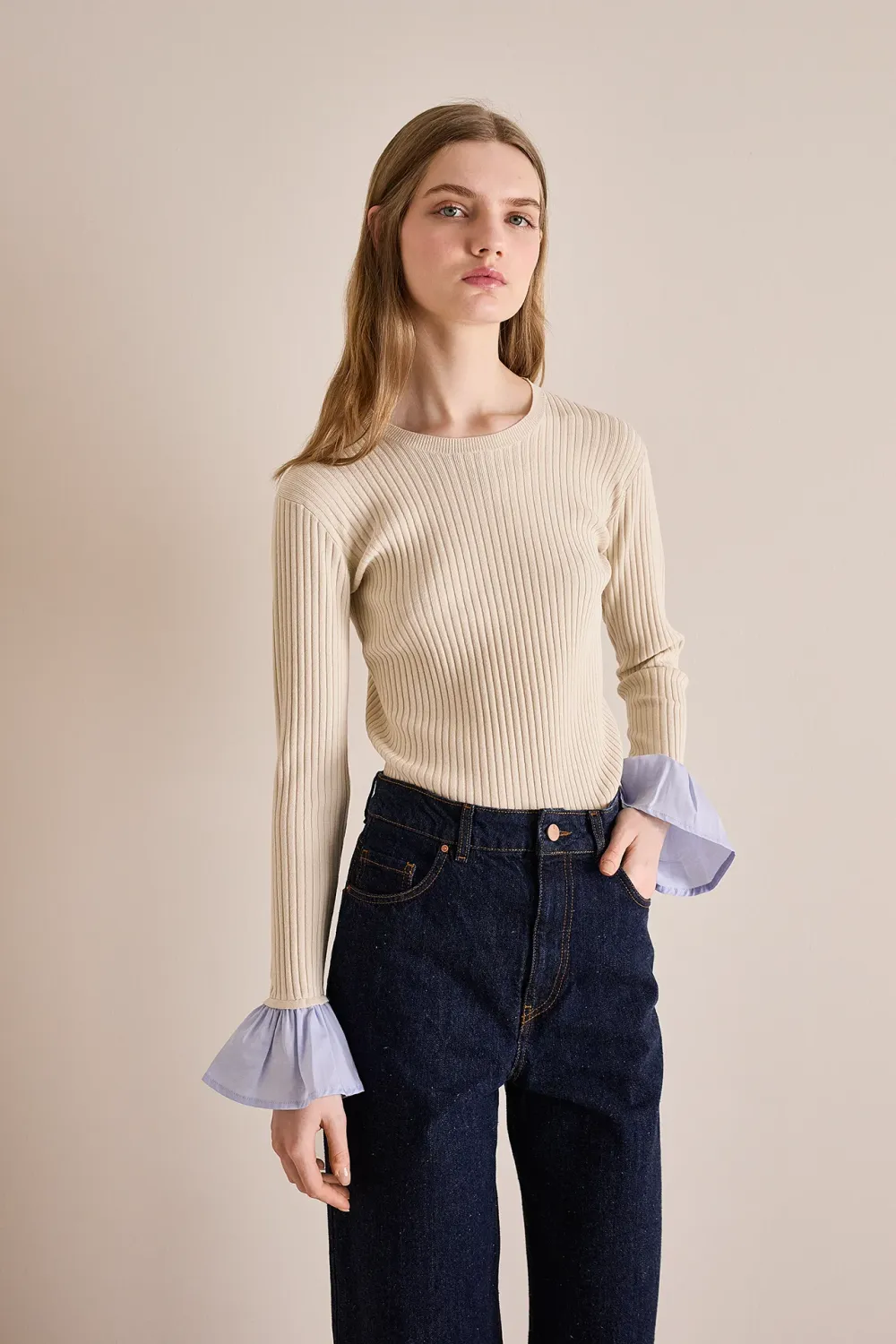 Ribbed crew neck with ruffles