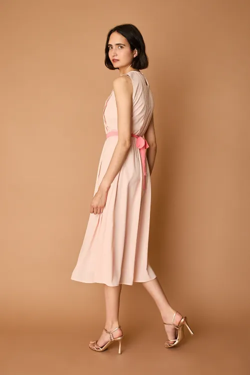 Sleeveless dress with contrasting belt 