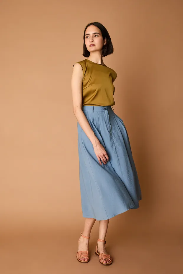 Midi skirt with pleats and belt loops
