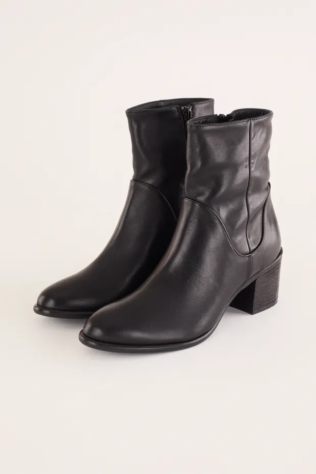 Block-heeled ankle boots 