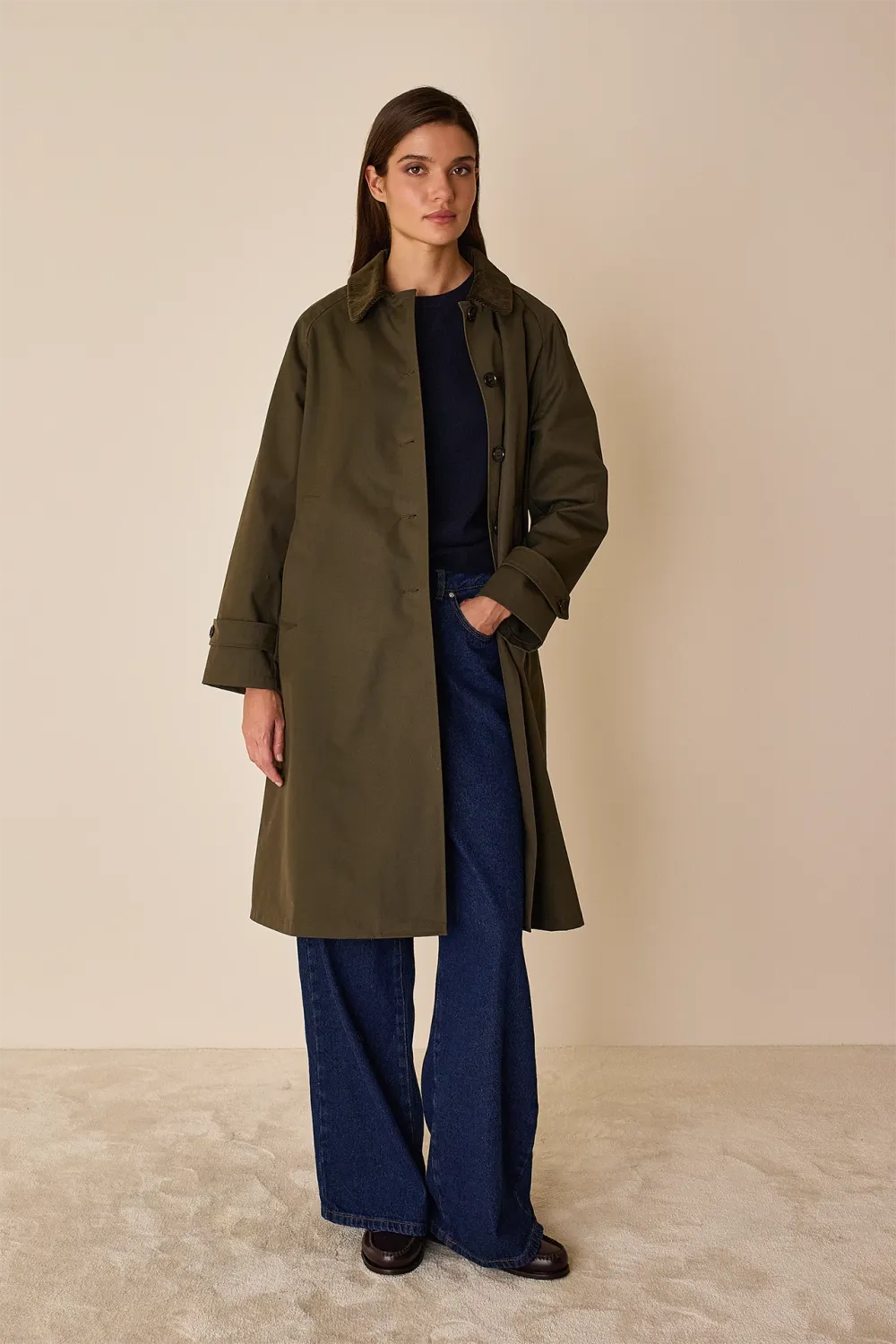 Anti-drip trench coat with corduroy collar