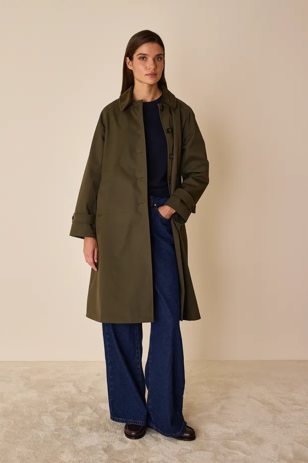 Anti-drip trench coat with corduroy collar