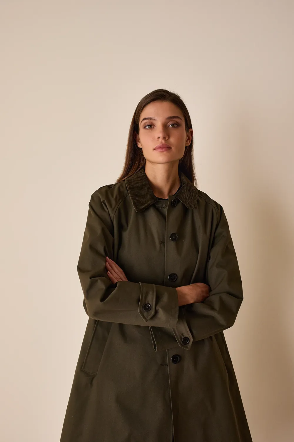 Anti-drip trench coat with corduroy collar