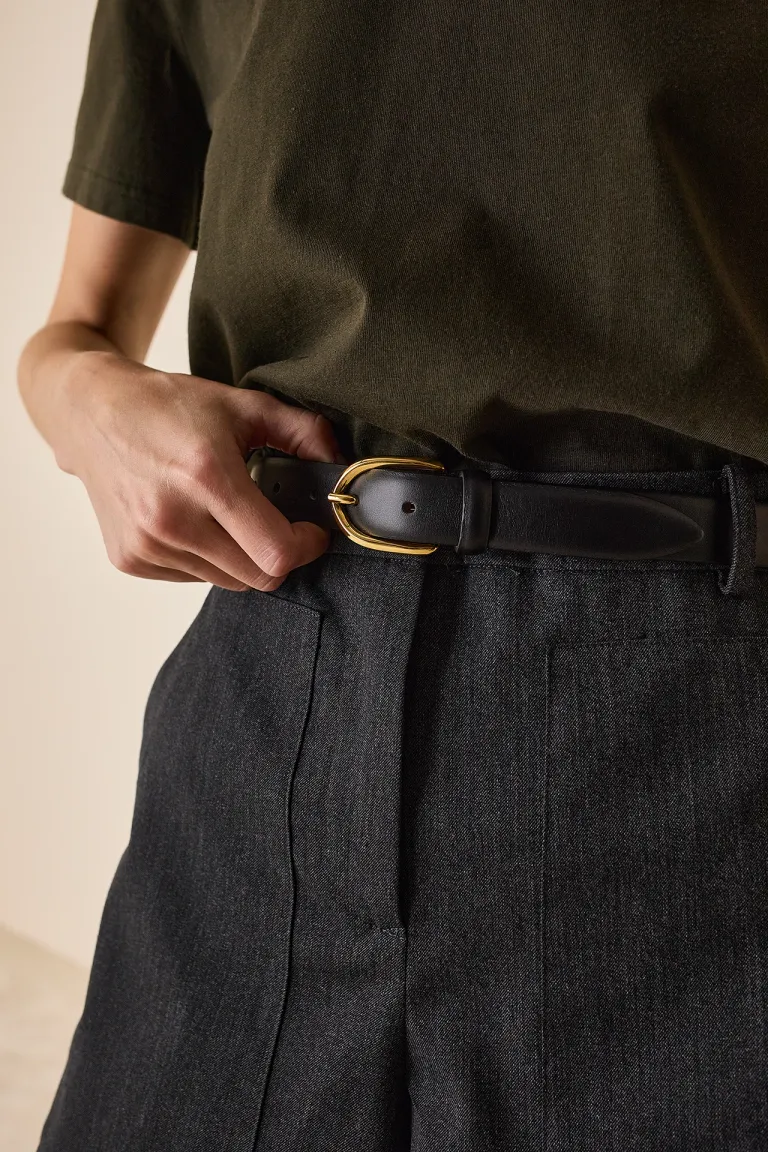 Domed leather belt