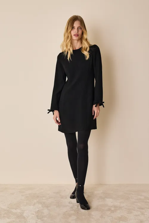 Long-sleeved dress with cuff ribbons