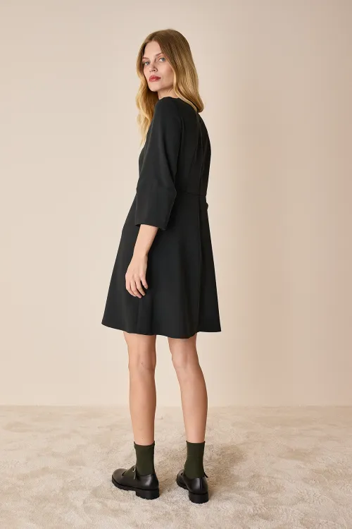 Fluid dress with three-quarter sleeves