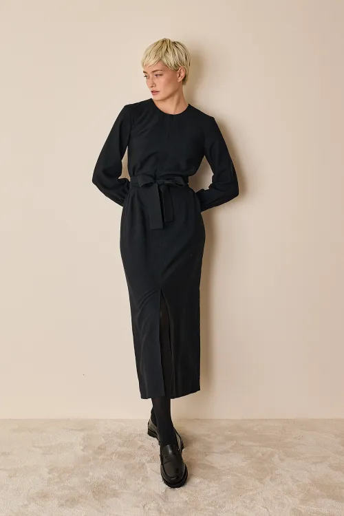 Long sleeve dress with belt