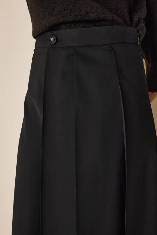 Front pleated midi skirt