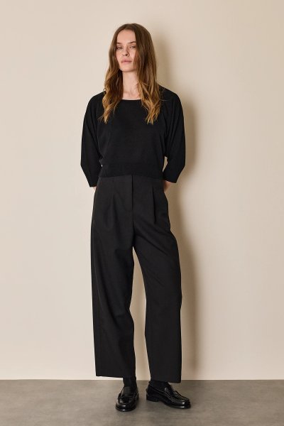 Pantaloni in frescolana con pinces