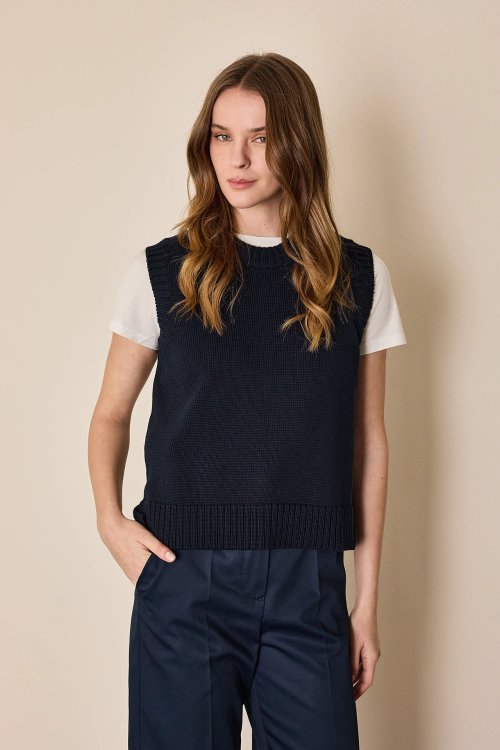 Cotton knitted vest