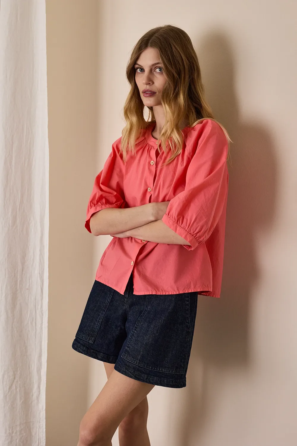 Shirt with wide half sleeves
