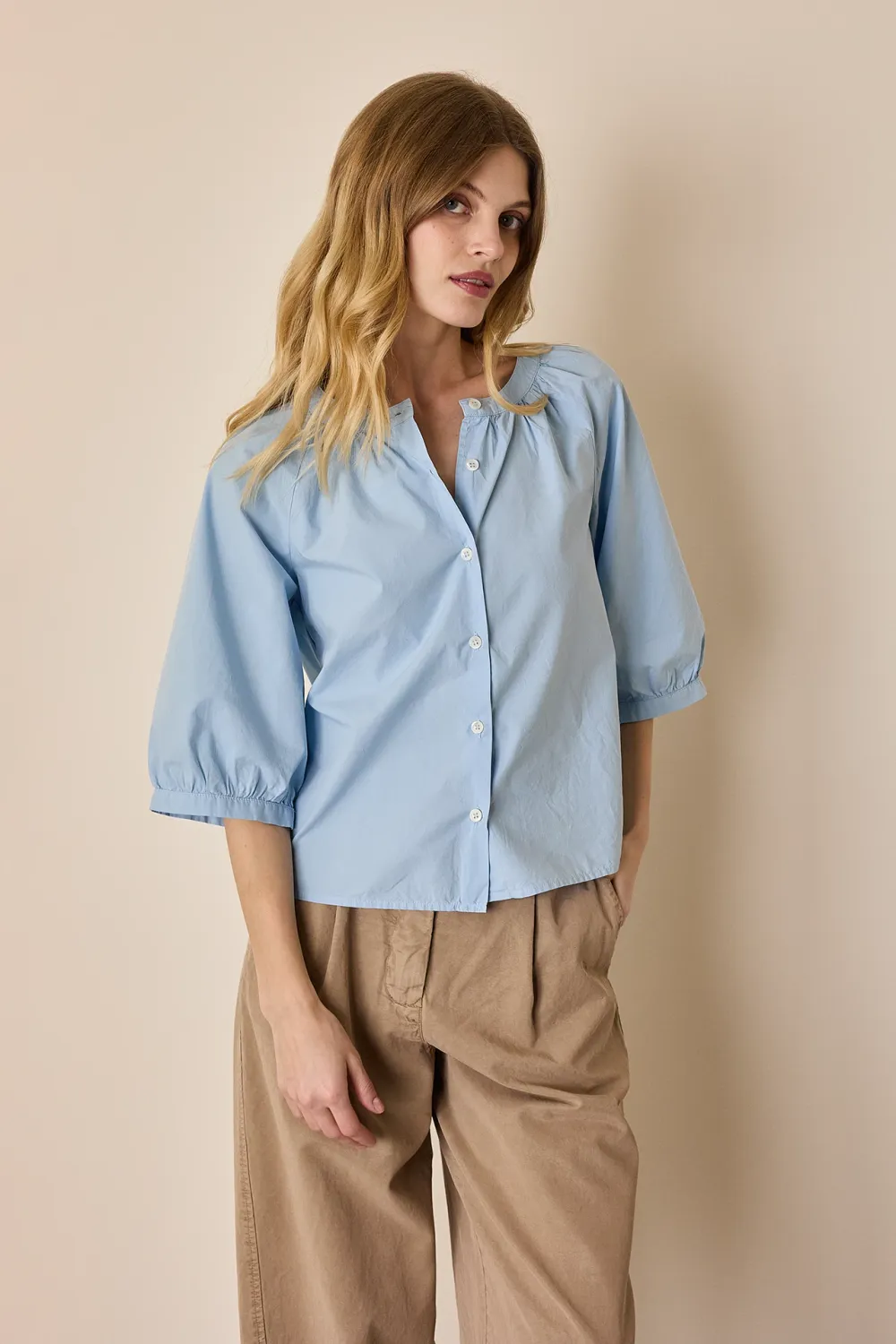 Shirt with wide half sleeves