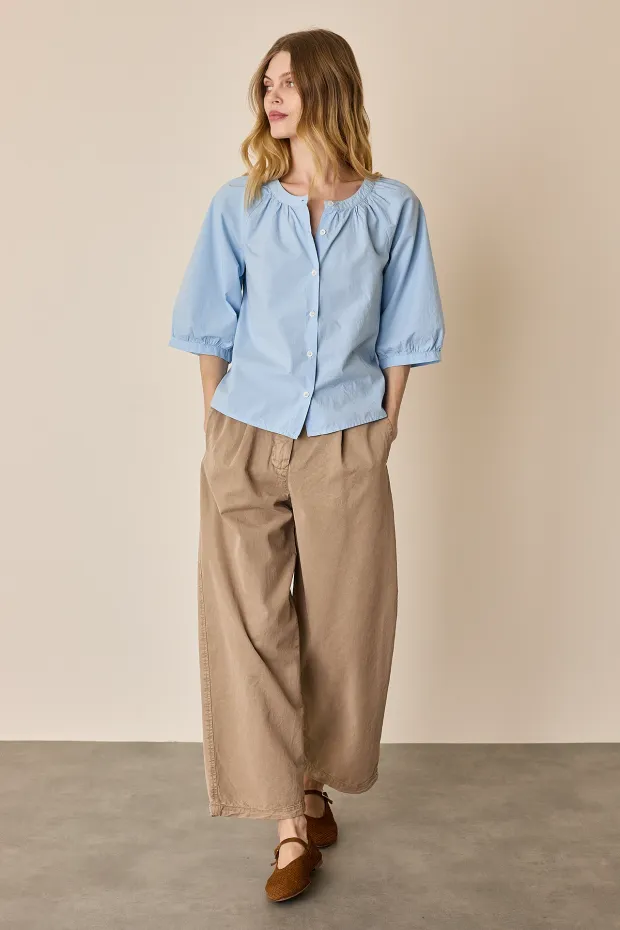 Shirt with wide half sleeves