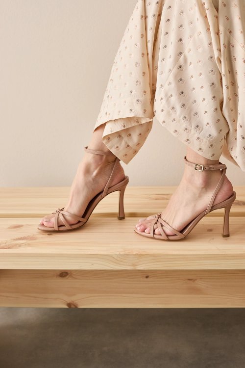 Knotted strap sandals 8,5 cm