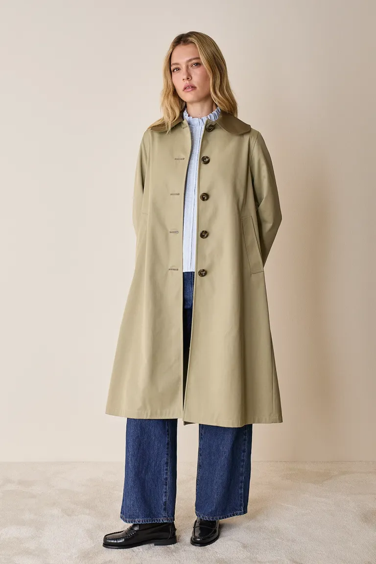 Trench coat with Peter Pan collar