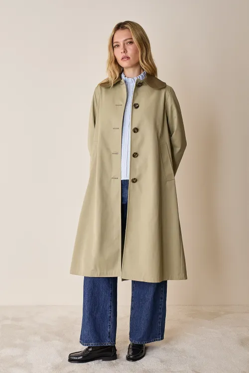 Trench coat with Peter Pan collar