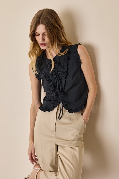 Silk crêpe de chine sleeveless top with bows and ruffles