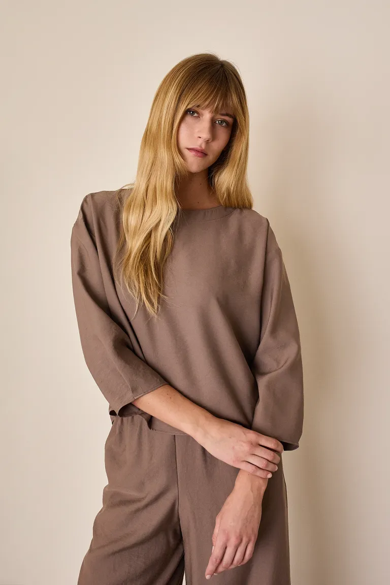 Blusa fluida con maniche ampie