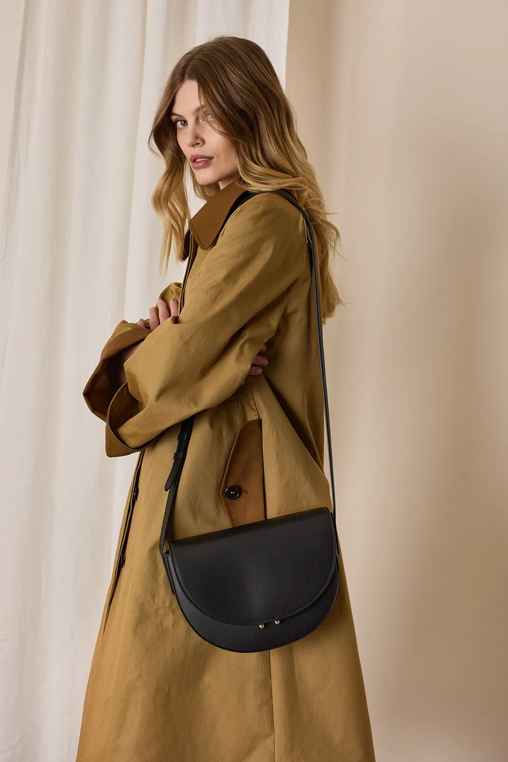 Half moon shoulder bag