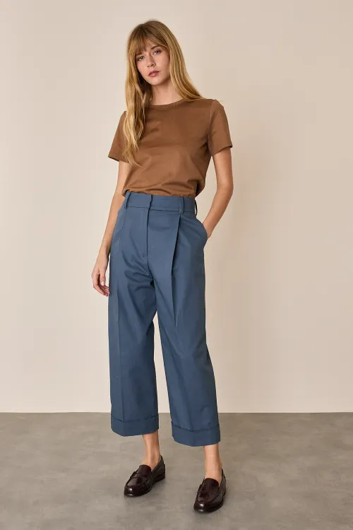 Pantaloni con piega e risvolto