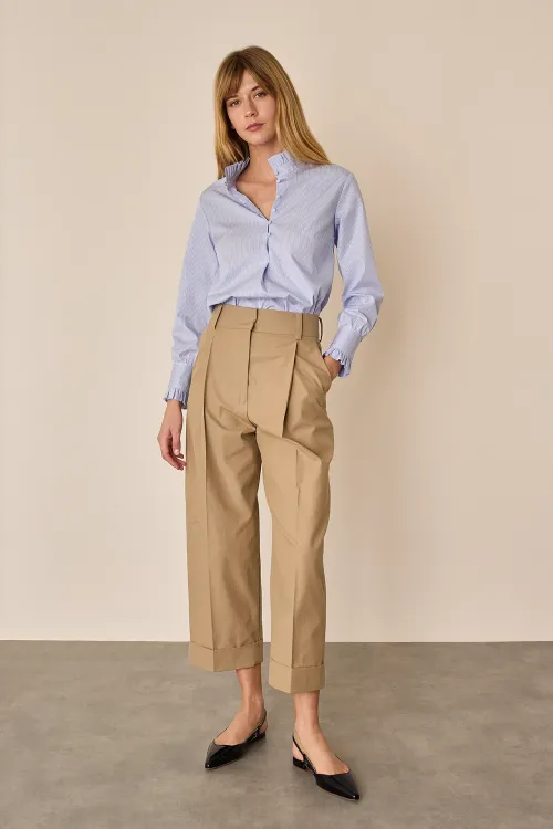 Pantaloni con piega e risvolto
