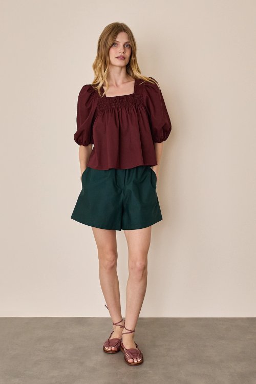 Shorts with elastic waistband
