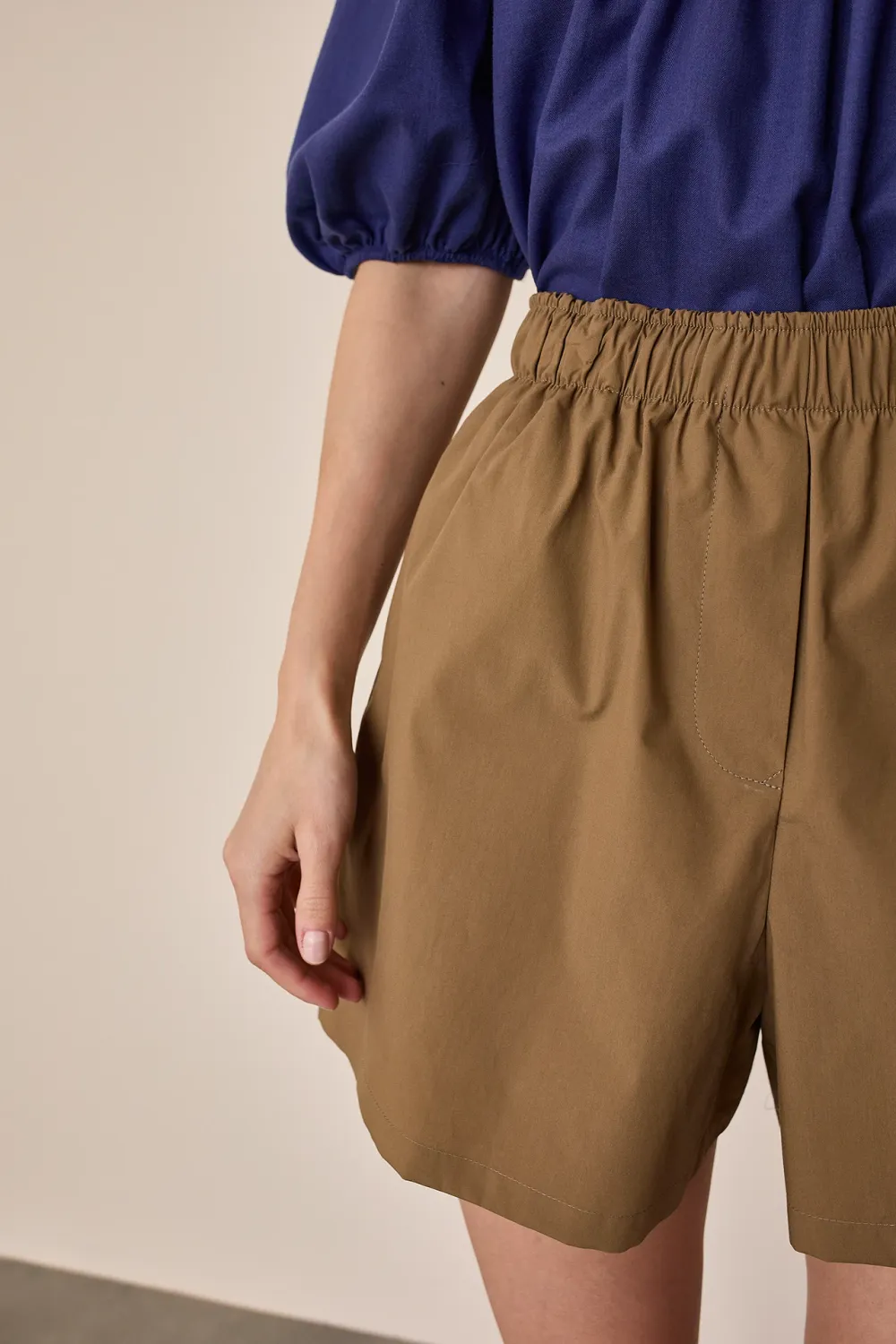 Shorts with elastic waistband