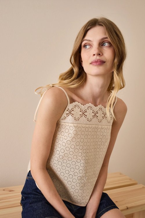 Vintage broderie anglaise top