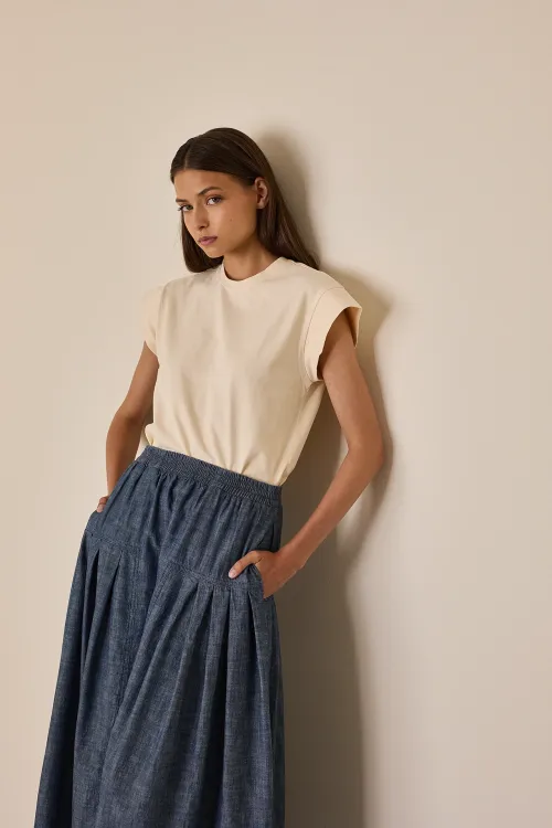 Long skirt with pleated details