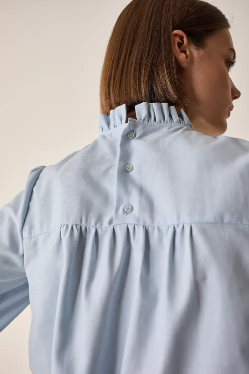 Cotton top with pleats and ruffled collar