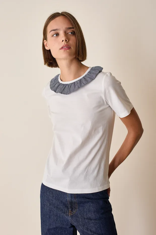 Cotton T-shirt with ruffled collar