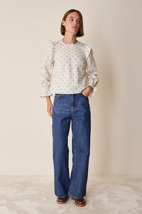 Embroidered cotton country top with ruffles